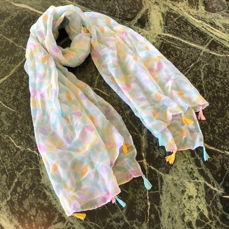 【新品】可愛い!総柄デザインストール★柔らか素材 春色 カラフル ブルー系 綺麗色 寒色系 ポリエステル フリンジ 薄手拍卖