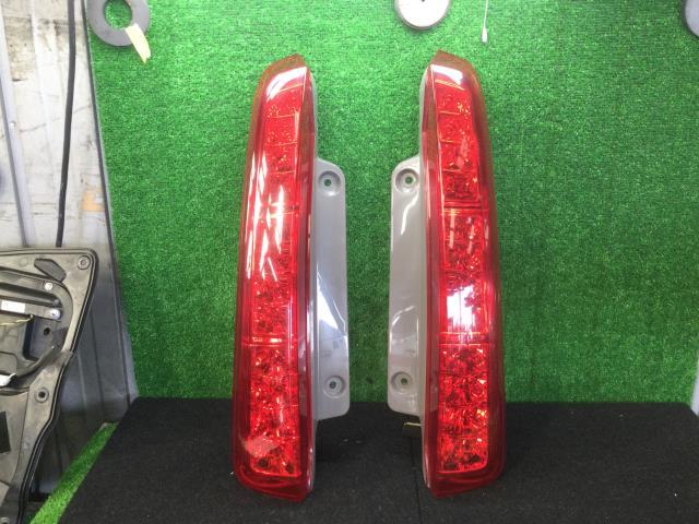 アイシス DBA-ZGM15G その他 ランプ類 L Gエディション 4WD 209 テールランプ左右セット拍卖
