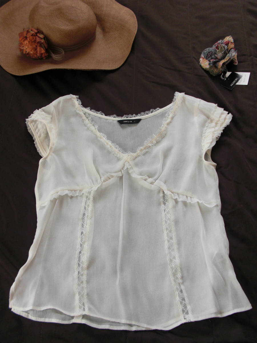 B) ■ブランド品■【COMME CA ISM コムサイズム】■今季流行シアーな透け感/涼しいシャリ感/夏用しじら織ポリ■レース/フリル付きブラウス拍卖