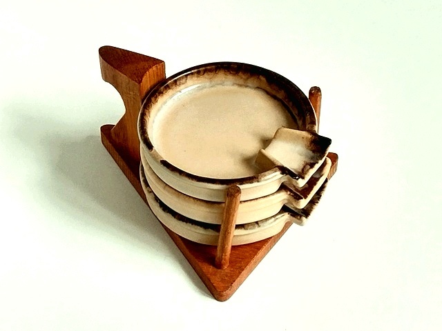 ●○陶器の小さな灰皿3枚セット 木製台座付○●小皿アッシュトレイ ドイツレトロビンテージアンティークヴィンテージインテリア IN747拍卖