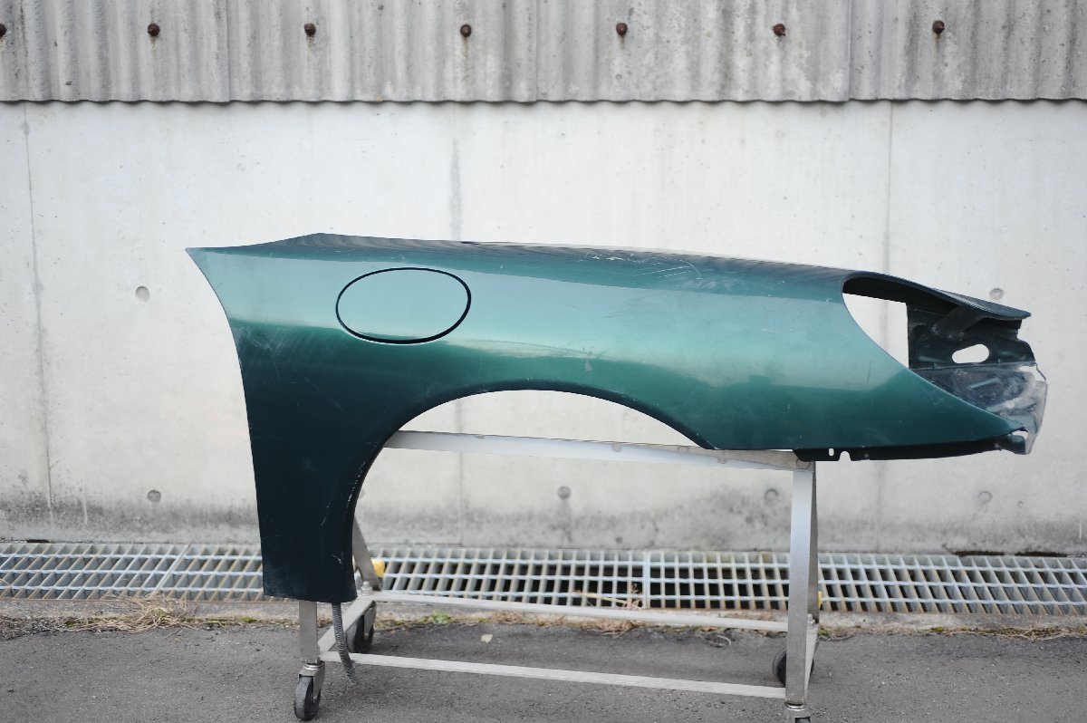 【Porsche】911 996 フロントフェンダー 右 緑 フューエルリッド付き拍卖