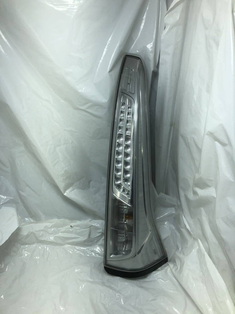 h2.23 セレナ C26 FNC26 右 運転席 テールランプ テールライト ハイウェイスター コイト 220-23438 クリアー拍卖