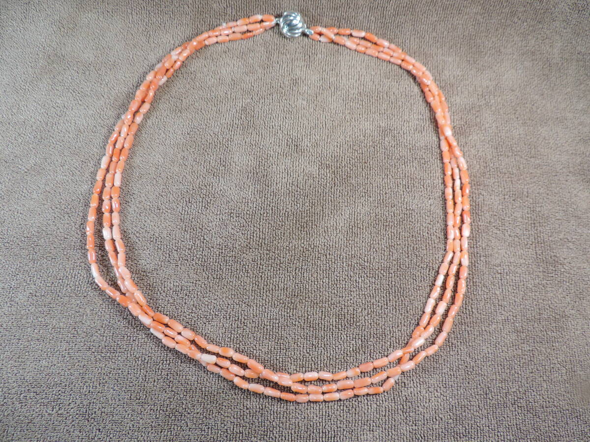 【質問欄より値下げ交渉可】未使用・美品・3連本珊瑚ネックレス・コーラル・約:3ミリ玉・長さ約:550ミリ・28.10g・レディース拍卖