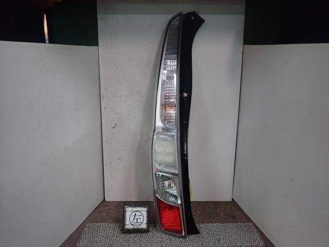 ステラ DBA-LA110F 左テールランプ B67 81560-B2380拍卖