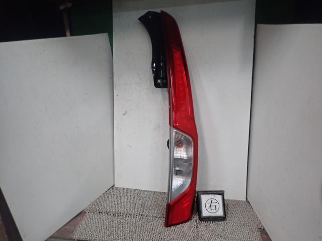 ムーヴ DBA-LA110S 右テールランプ W09 81550-B2530拍卖