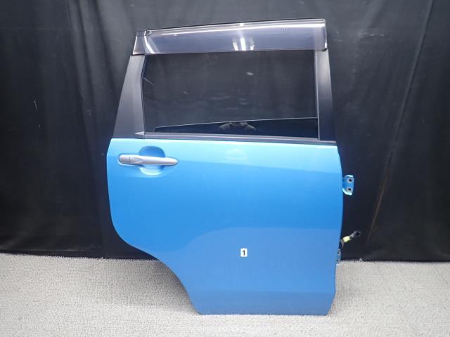 ステラ DBA-LA100F 右リアドアASSY B67 67003-B2111拍卖