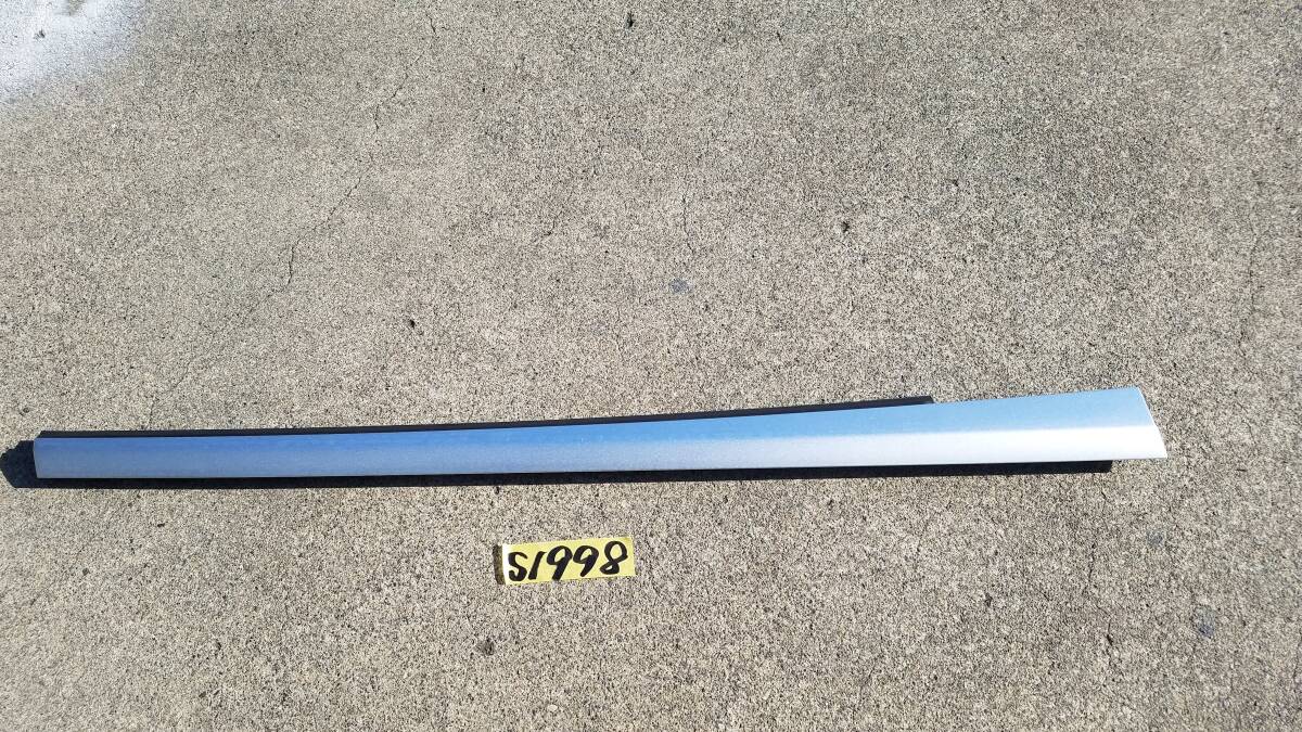 MercedesBenz メルセデスベンツ Eクラス W238 純正 左 リア ドアガラスモールディング 水切りモール A2386700901 S1998拍卖