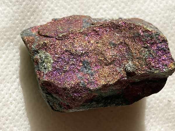 キャルコパライト 原石拍卖