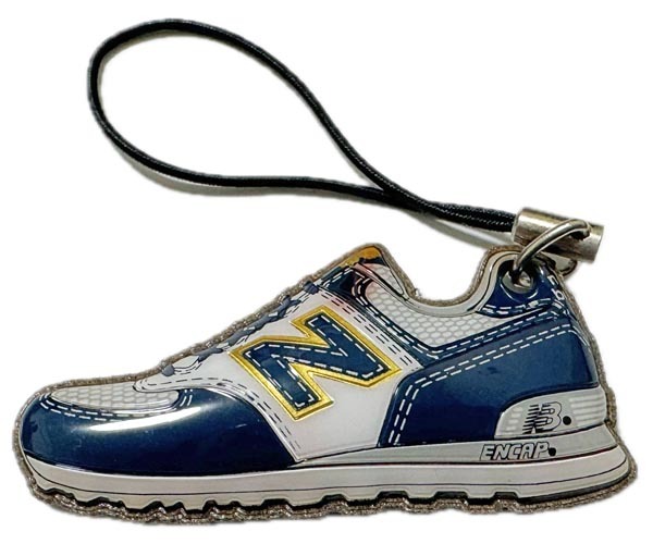 貴重 ニューバランス ノベルティCM576 携帯 クリーナー ネイビー NEW BALANCE 576 紺白 非売品 モバイル スマホ 液晶 画面 スニーカー 新品拍卖