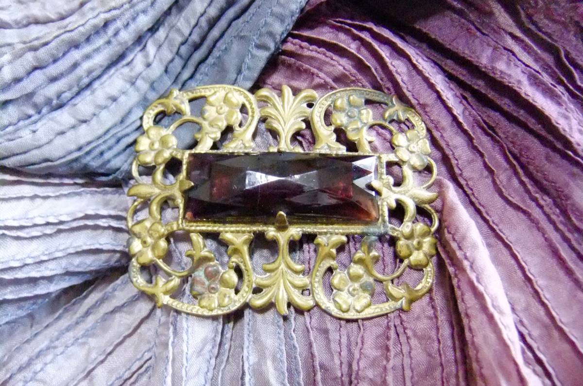 アンティーク:アールヌーヴォー:アメジストカラーストーンのブローチ拍卖