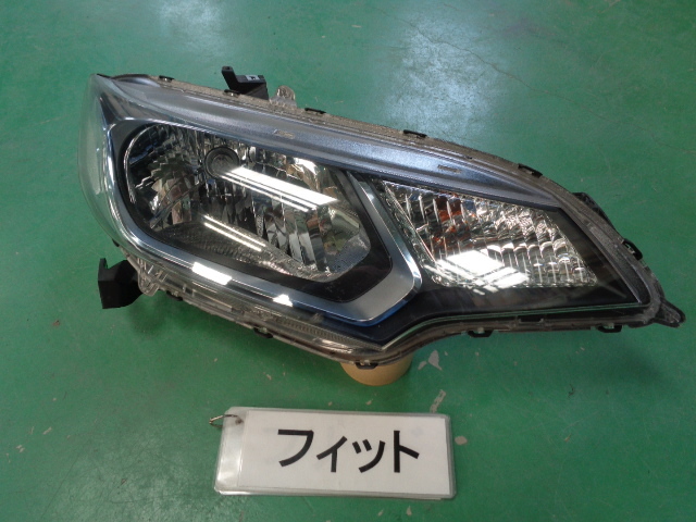 フィット GP5 右ヘッドランプユニット ハロゲン 即決 4629拍卖