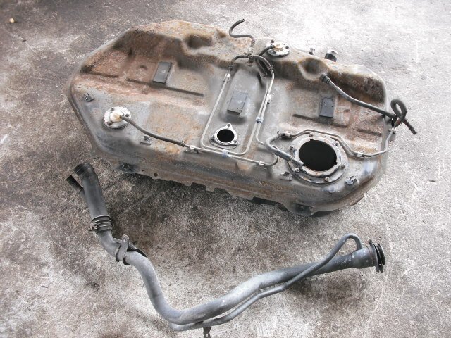 『B201』CS5W,4G93,ランサー セディアワゴン,ラリーアートエディション,RALLI ART,燃料タンク,給油口パイプ,2fo,個人宅発送不可商品です。拍卖