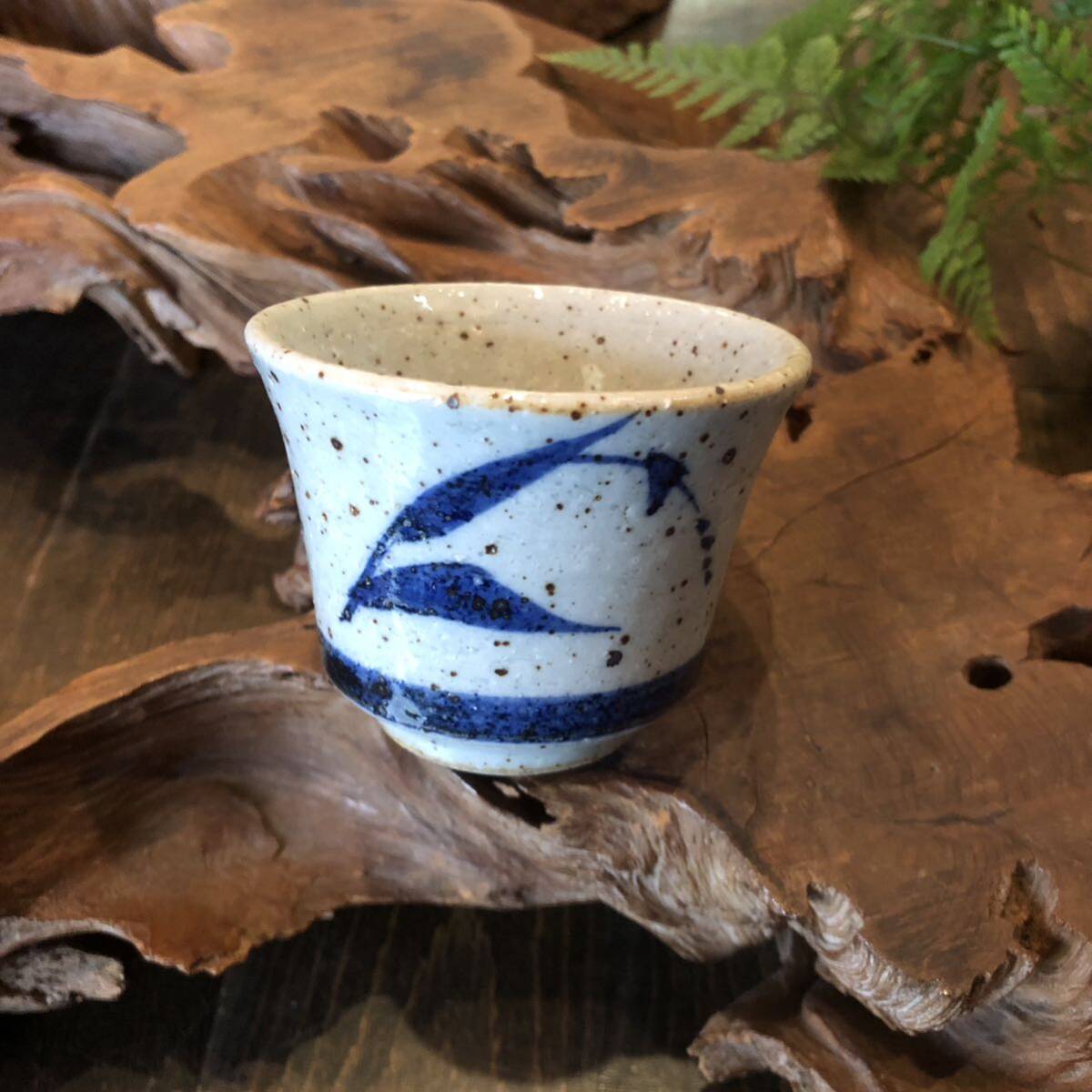 鈴蘭 ぐい呑☆古民家 猪口 盃 杯 酒器 晩酌 粋 レトロ 風雅 膳 晩酌 風流 風情 湘南スタイル 侘び寂び ロハス 数奇 染付 和樂 ナチュラル拍卖