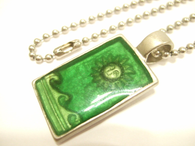横浜最新 波と太陽魅惑のペンダント グリン★50cm チェーン付き メンズレディース 送料220円 ξbalnξξ106拍卖