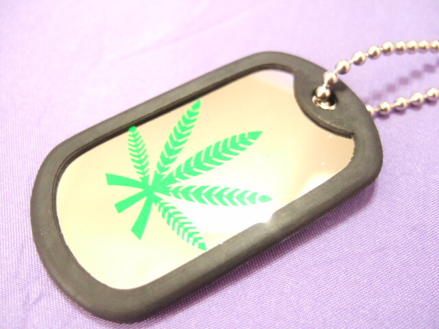 横浜最新 魅惑のマリファナドッグタグ ペンダント★69cmチェーン付き5個 ゴム枠サイレンサー付き パーツ部品卸し 送料220円ξbalnξξ112拍卖