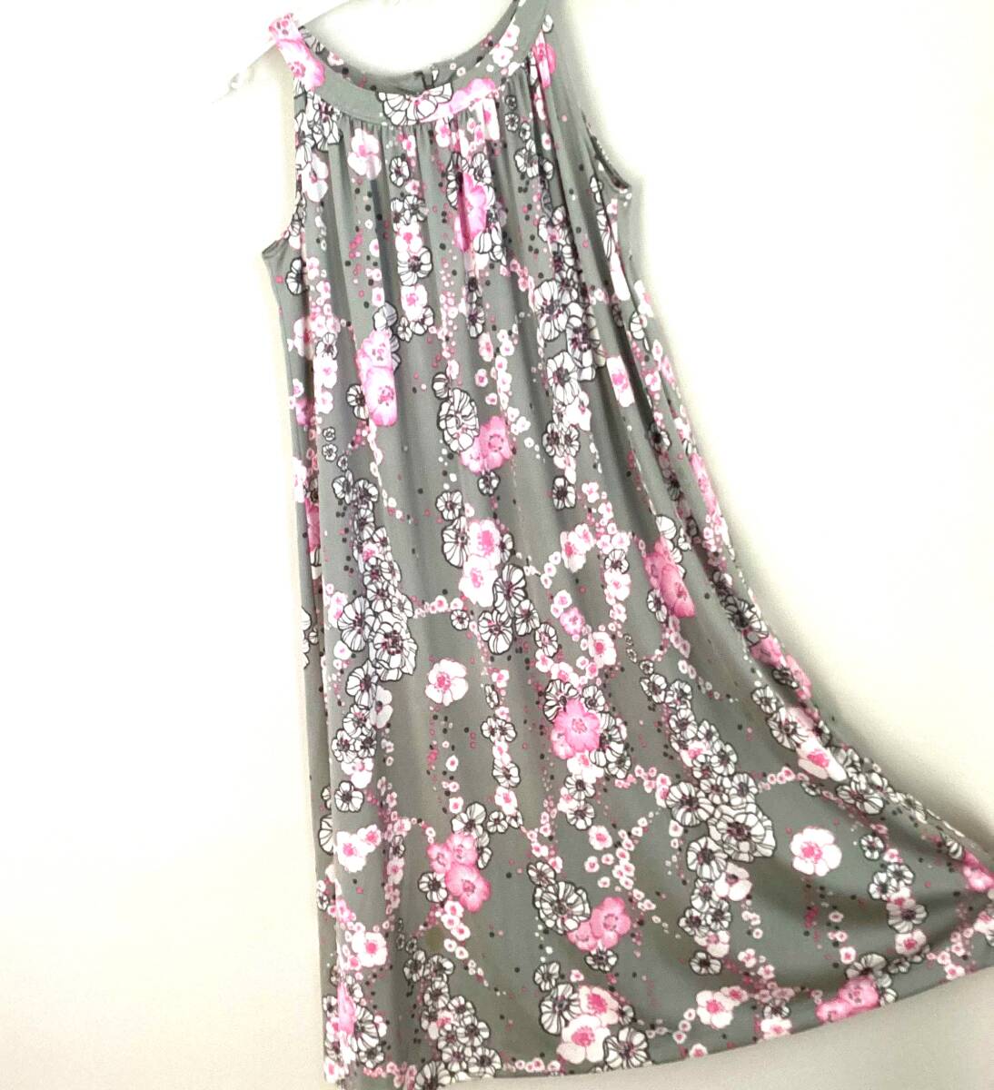 M83  ワンピース グレー×ピンク Mサイズ相当 Part-One 裾上げのほつれ有り ストレッチします 花柄拍卖