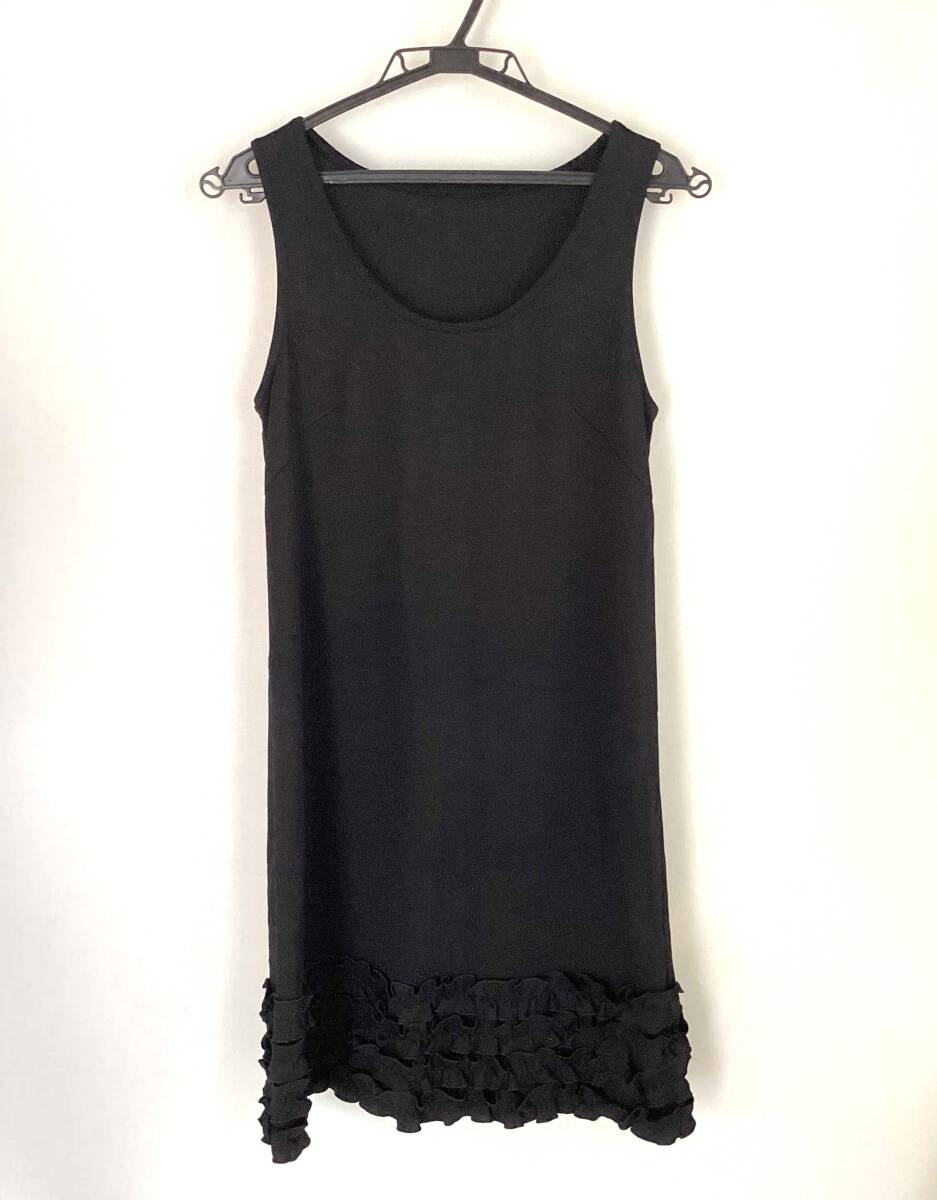 M90 新品未使用 ワンピース ブラック 7号 Mサイズ相当 ストレッチ Crea-mure 裾のフリルが可愛いです ジャパンスコープ拍卖