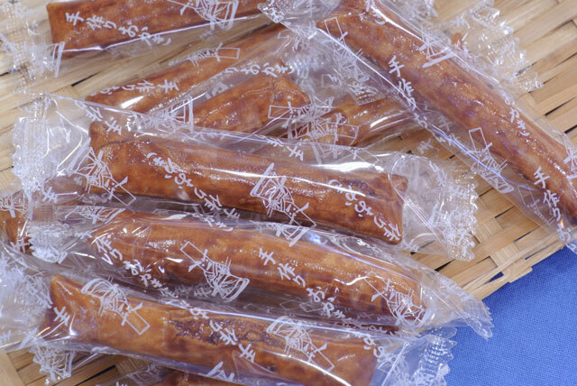 くれ竹(おまとめ300g×2p)カリッと旨い人気の醤油おかき♪香りの良い個包装スティック米菓…おせんべい、珍味、米菓子【送料込】拍卖