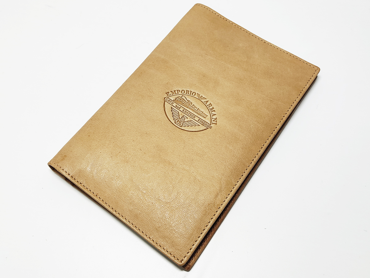 売り切り 大特価 EMPORIO ARMANI エンポリオアルマーニ パスポートケース レザー ライトブラウン 財布 カードケース 中古拍卖