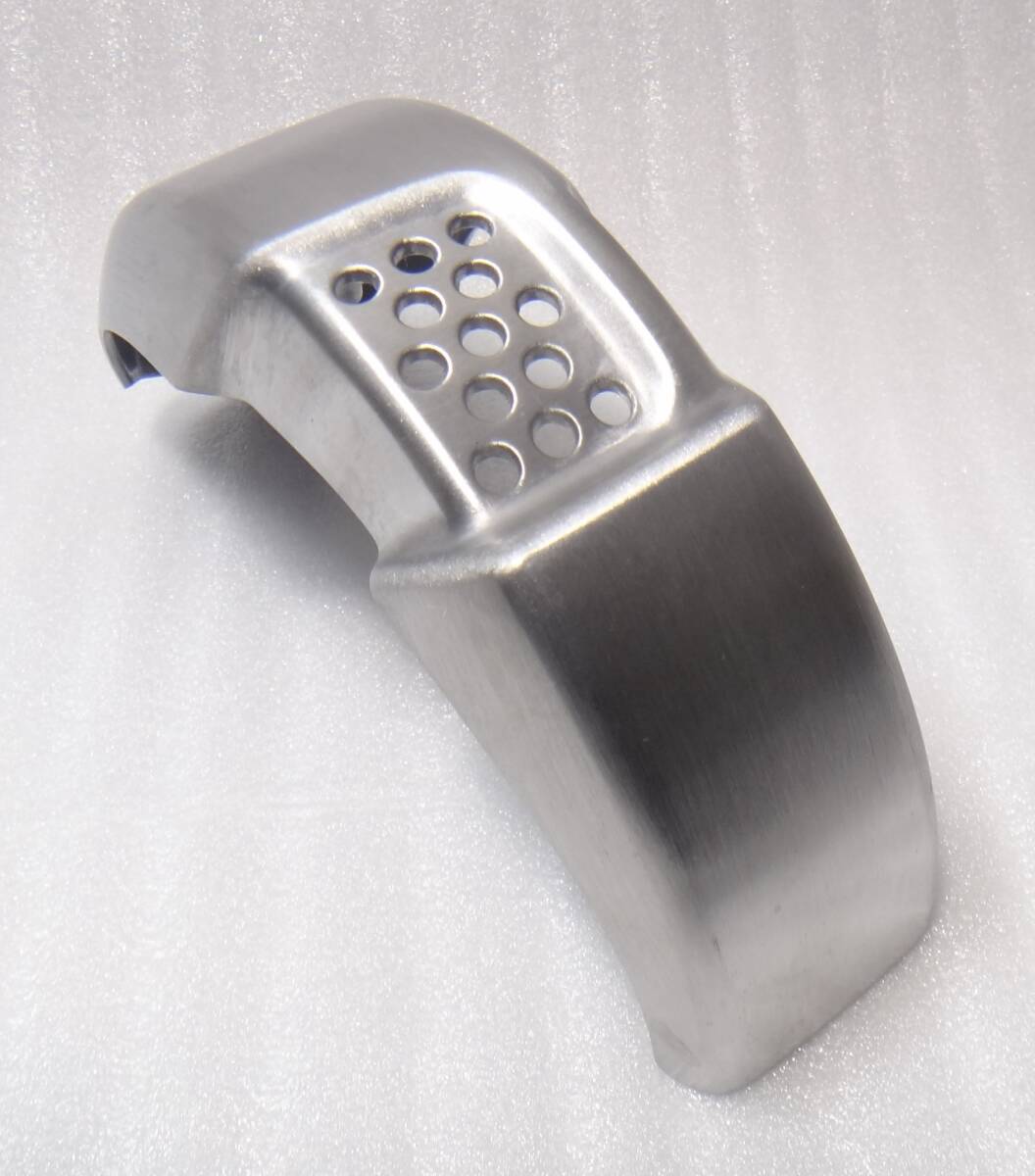 型番無しの為機種不明ですがトライアンフ純正スラクストン1200RS用のインジェクションカバーのようです。※要画像判断拍卖