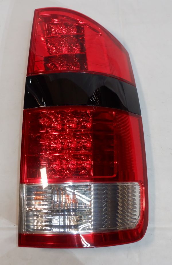 NMI43c05★AZR60★AZR65★ヴォクシー★後期★★テールランプ★★右★ICHIKOH 28-184★黒★きれい★インボイス対応★迅速発送★送料安い★拍卖