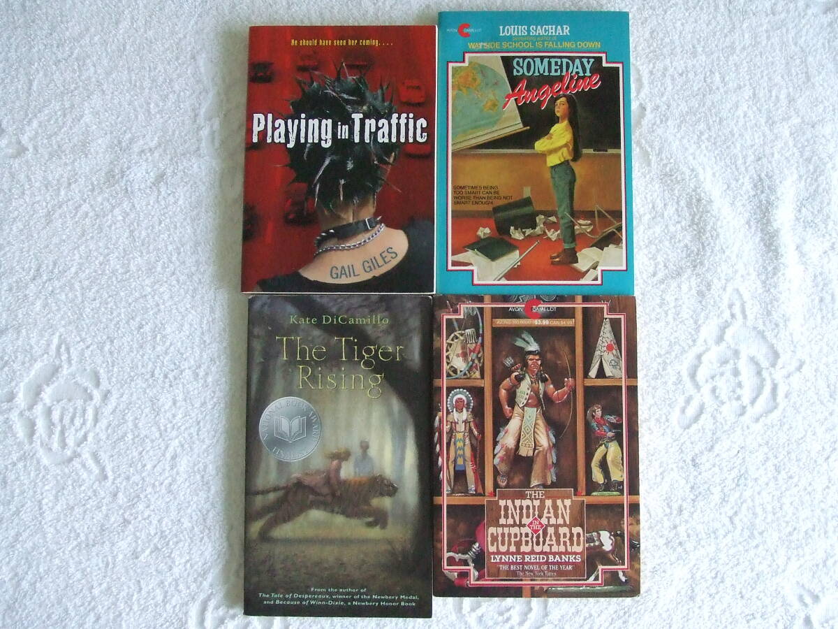 ス美品 ★★★アメリカ中学校レべル×4冊セット★★★ 多読用まとめ売り 未読品/洋書 ◆送料無料◆ 英語ペーパーバック・リーディング拍卖