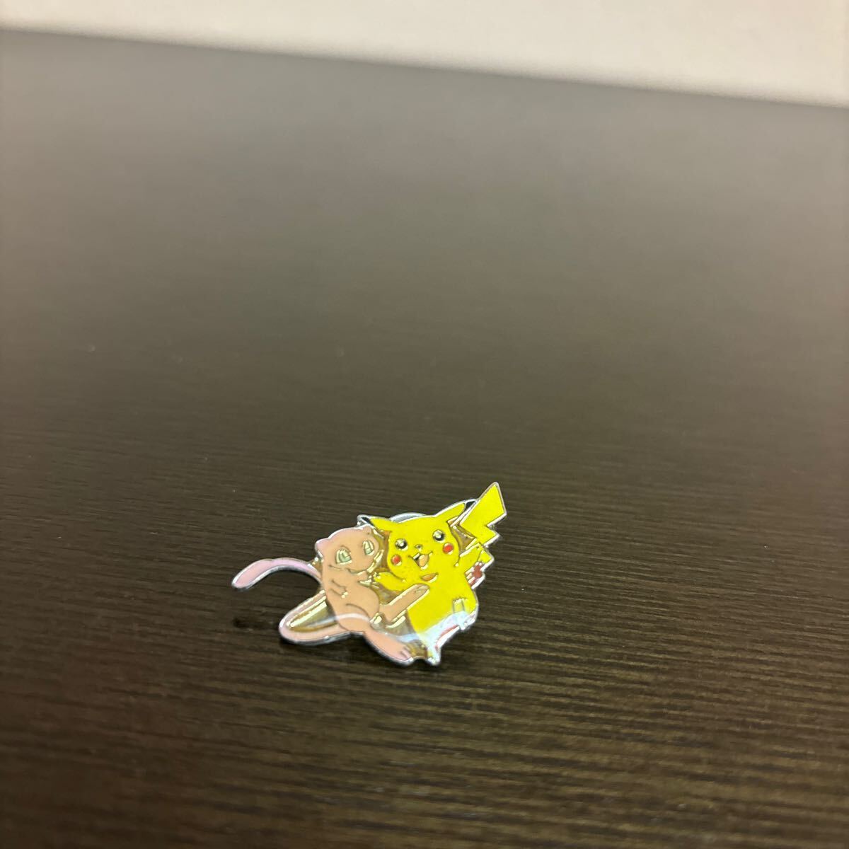 ポケモン ピカチュウ & ミュウ ピンバッジ 中古品 ポケットモンスター ピンズ拍卖