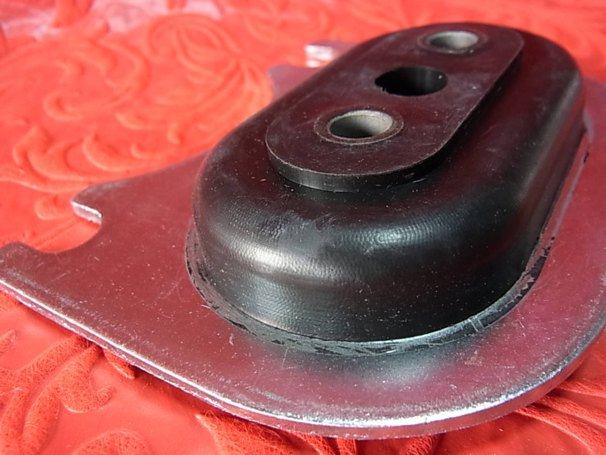 シトロエン 2CV ギア ボックス マウント サポート Burton ブランドオリジナル AM1331 【優良社外品】 Mehari Ami拍卖