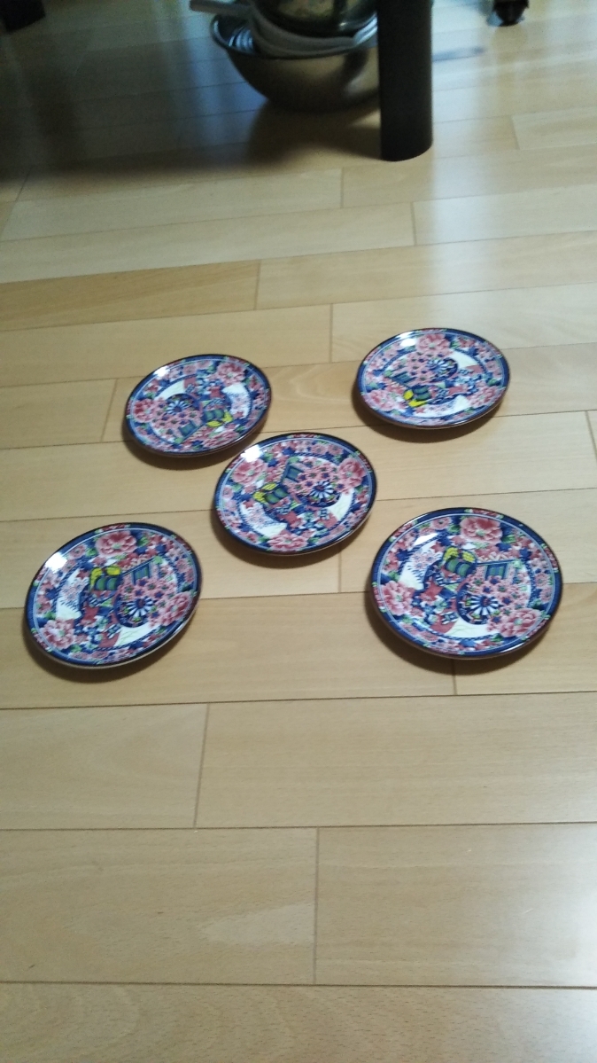 即決 陶器 小皿 未使用品 価値は全くわかりません 価値不明 高級皿? 在庫 5 個拍卖