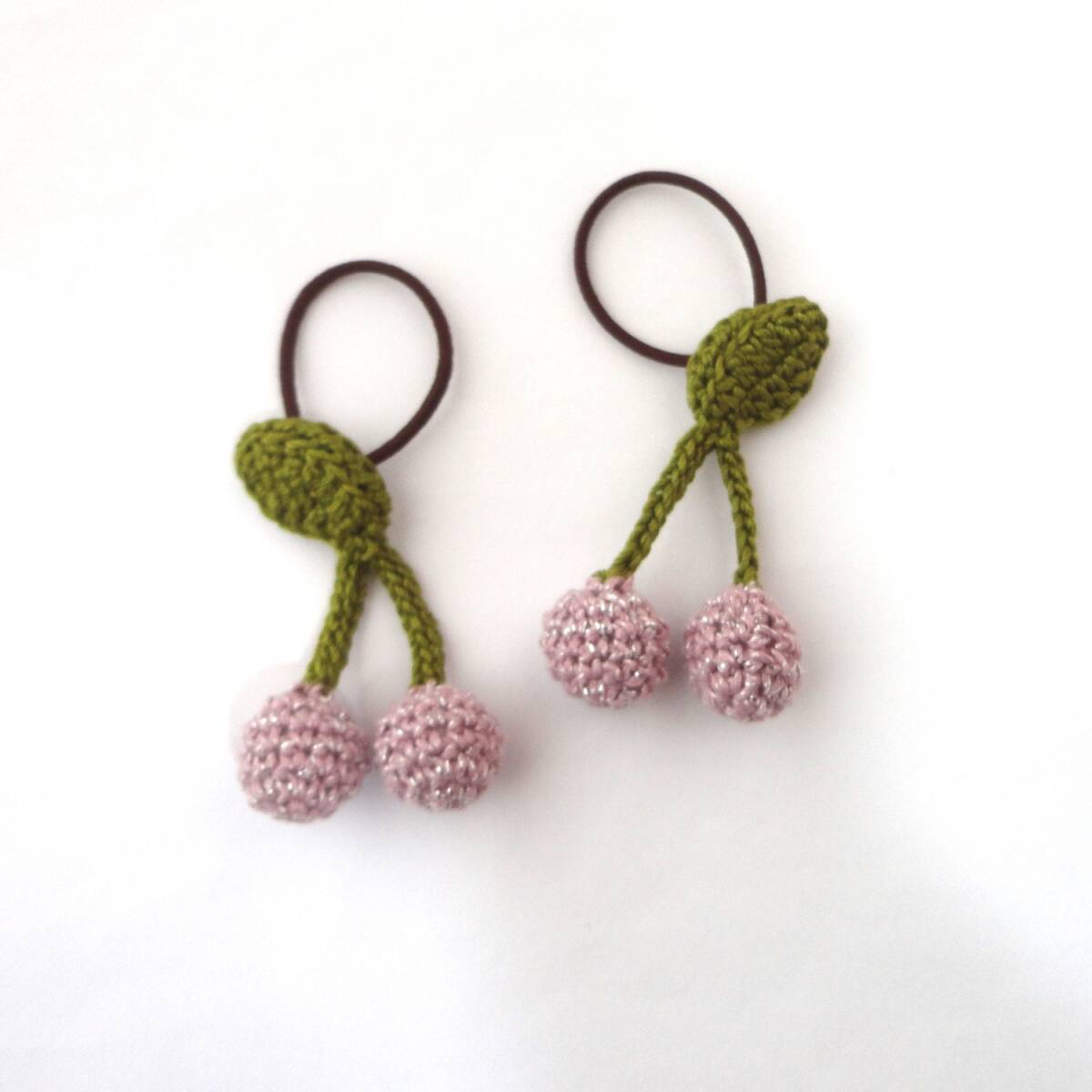 ラメが煌く☆.。.:*・ピンクのさくらんぼのヘアゴム*2コセット*レース編み*ハンドメイド*チェリー*b512拍卖