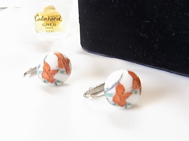 和モダン 白地に朱色のお花柄 円形ラウンド 和装にも素敵なデザインのイヤリング☆拍卖