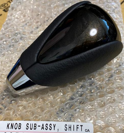 新品 純正品 TOYOTA トヨタ シフトレバーノブ 本革 黒木目マホガニー調加飾 DK.GRAY&BLACK ハイエース レジアスエース DARK PRIME Ⅱ拍卖