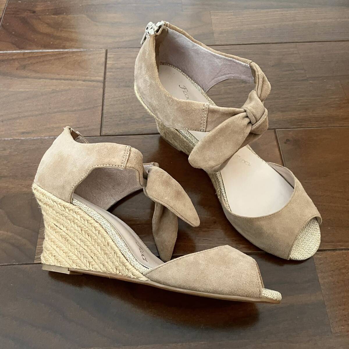 新品◆mode et jacomo FLOCE ベージュ ウエッジサンダル◆23,5cm モード・エ・ジャコモ拍卖