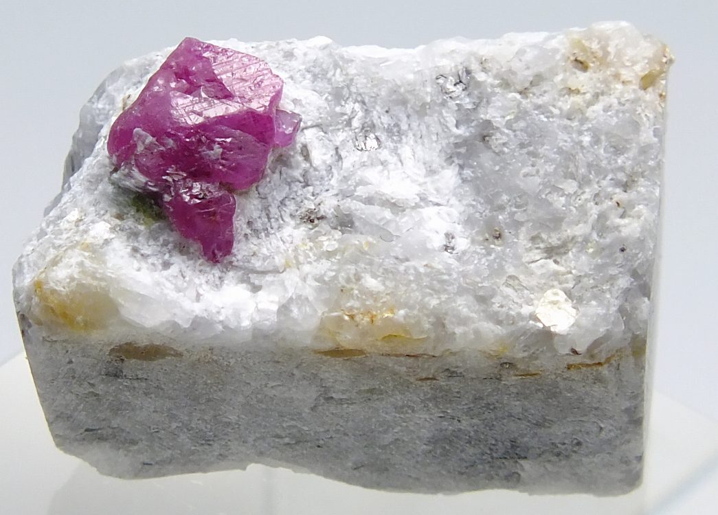 ☆☆ ルビー (蛍光) <アフガニスタン> 58 ☆☆拍卖