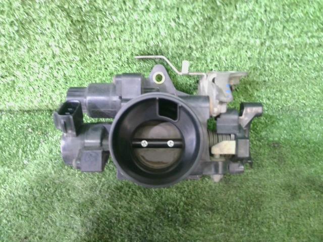 エッセ DBA-L235S スロットルボディ L KF-VE W09 22210-B2010拍卖
