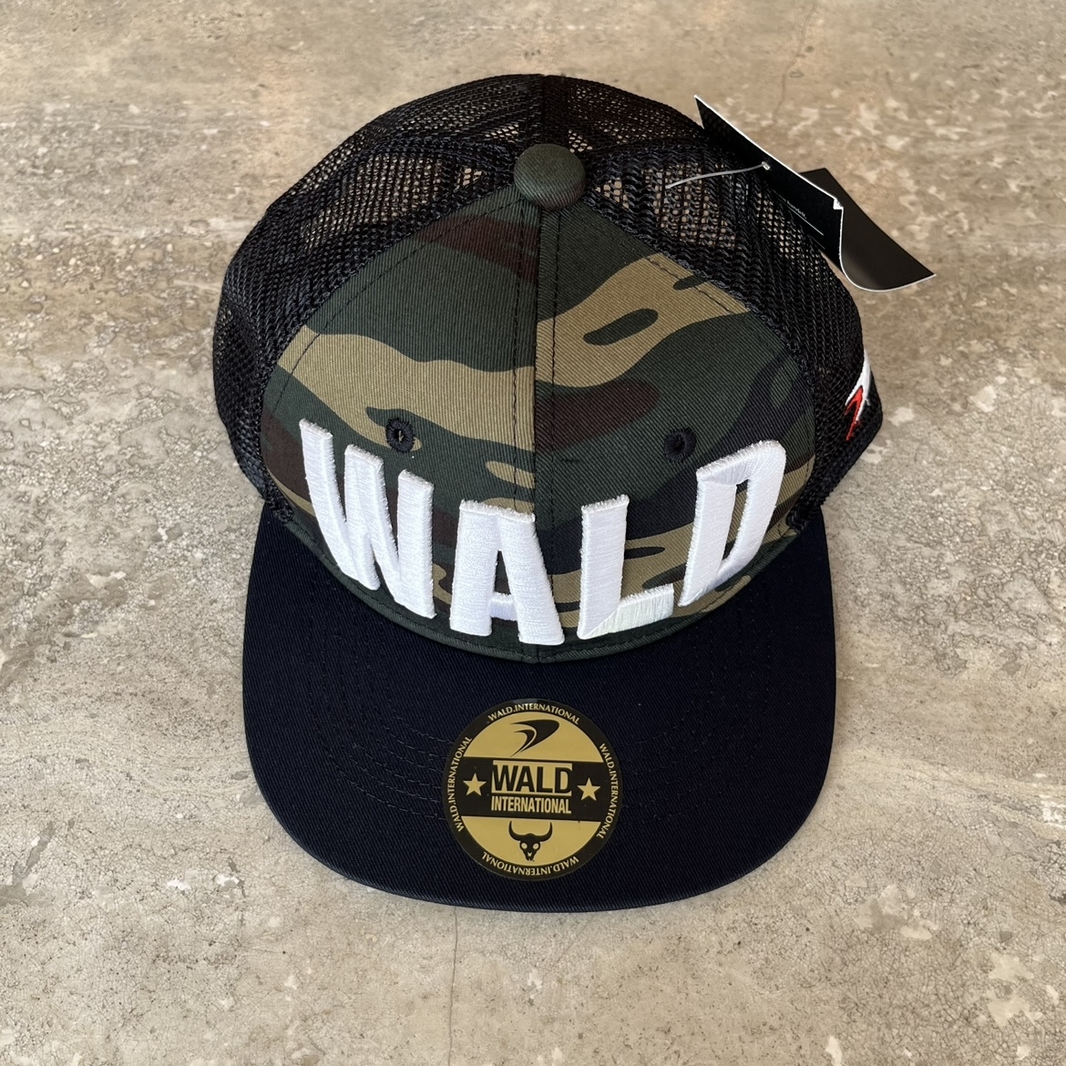 WALDキャップ 【ブラックx迷彩】 ゴールドステッカー拍卖