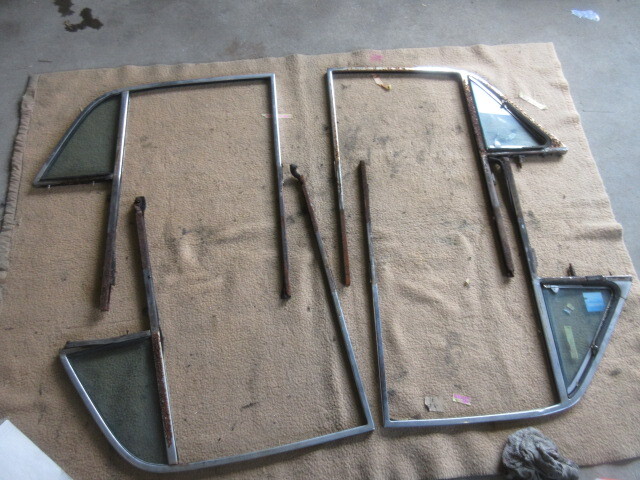 ★15R6G8351 P310 ブルーバード 純正窓枠、三角窓セット ジャンク品 修理やストック等に拍卖
