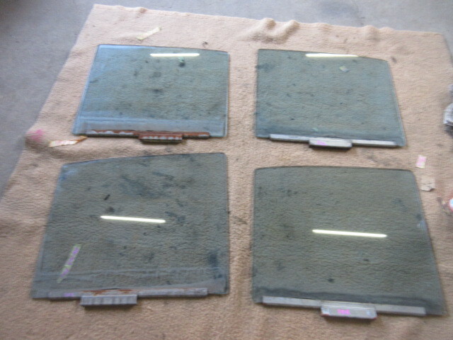 ★15R6G8351 P310 ブルーバード 純正ドアガラスセット 4枚 修理やストック等に拍卖