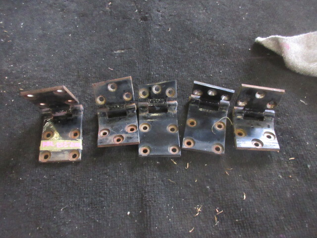 ★15R6A7638 P310 ブルーバード 純正リアドア左右のヒンジ 修理やストック等に拍卖