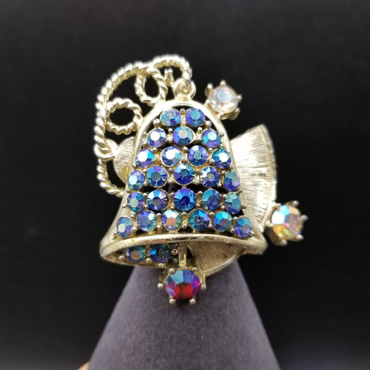 揺れるベル ブルーラインストーン ゴージャス ヴィンテージ ブローチ 大ぶり 存在感 鈴 コスチュームジュエリー Y15-E拍卖