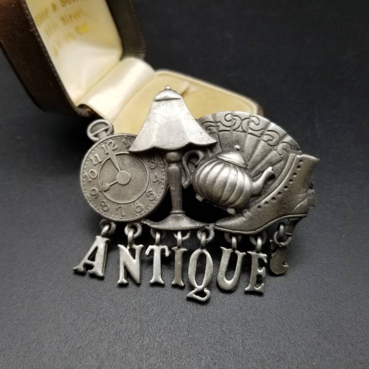 AJC社製 生活用品 ANTIQUES チャーム ヴィンテージ ブローチ シルバートーン レトロ コスチュームジュエリー AJA④17拍卖