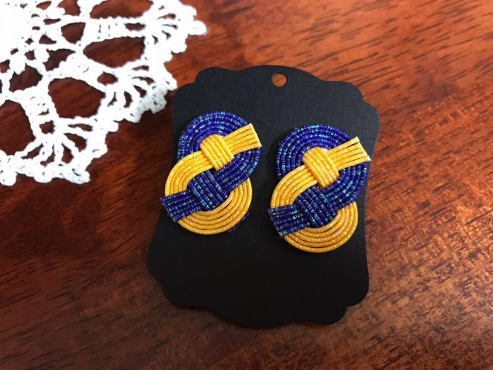 【ハンドメイド】★手作りアクセサリー水引細工イヤリング抱きあわじ結び縦バイカラー山吹色ブルー★拍卖