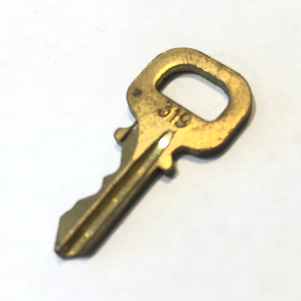 ルイヴィトン LOUIS VUITTON パドロック 南京錠 319 鍵 キー 鍵のみ ゴールド /LT319065拍卖