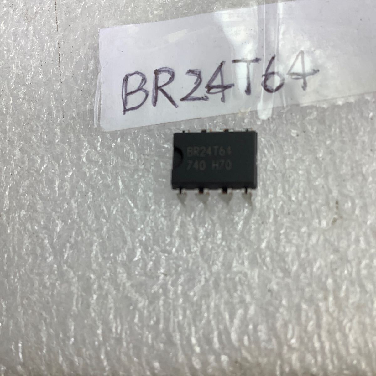 BR24T64シリアルEEPROM未使用品(1レール50個入り) 商品1レール 売りです余裕が7レール有ります。電子部品拍卖