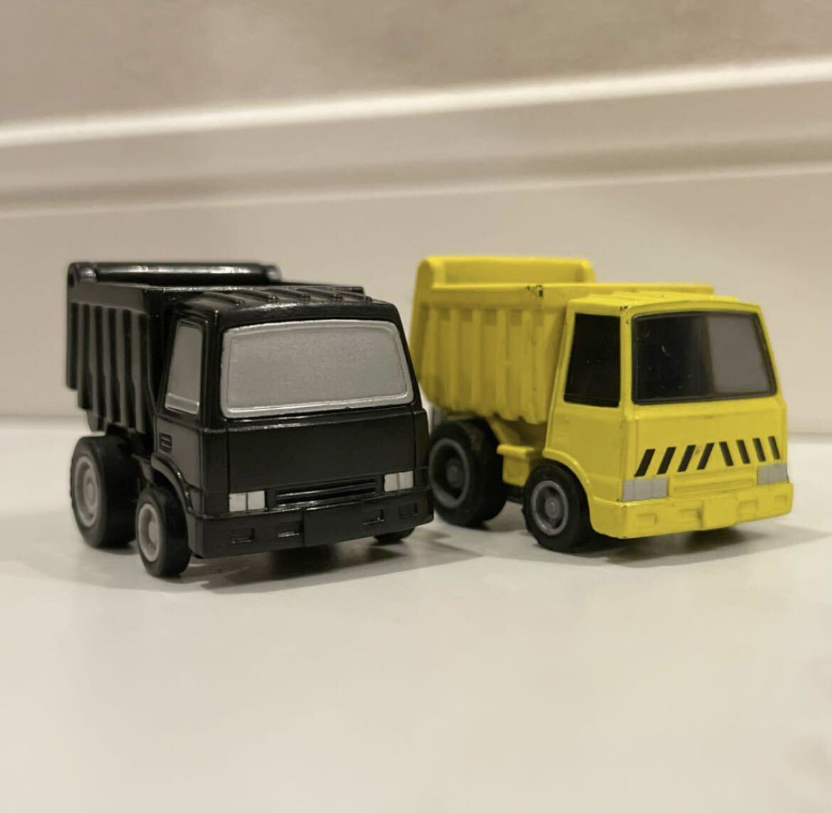 ミニカー トラック黒・チョロQ ダンプカー黄色 2台セット拍卖