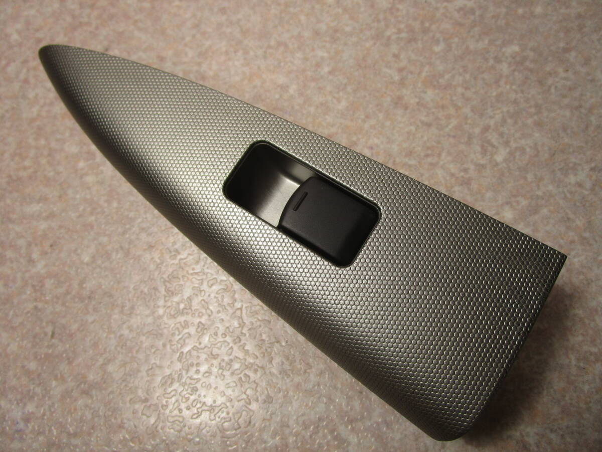 ノート E11 パワーウィンドウスイッチ リア 右 パネル 82960-1U605拍卖