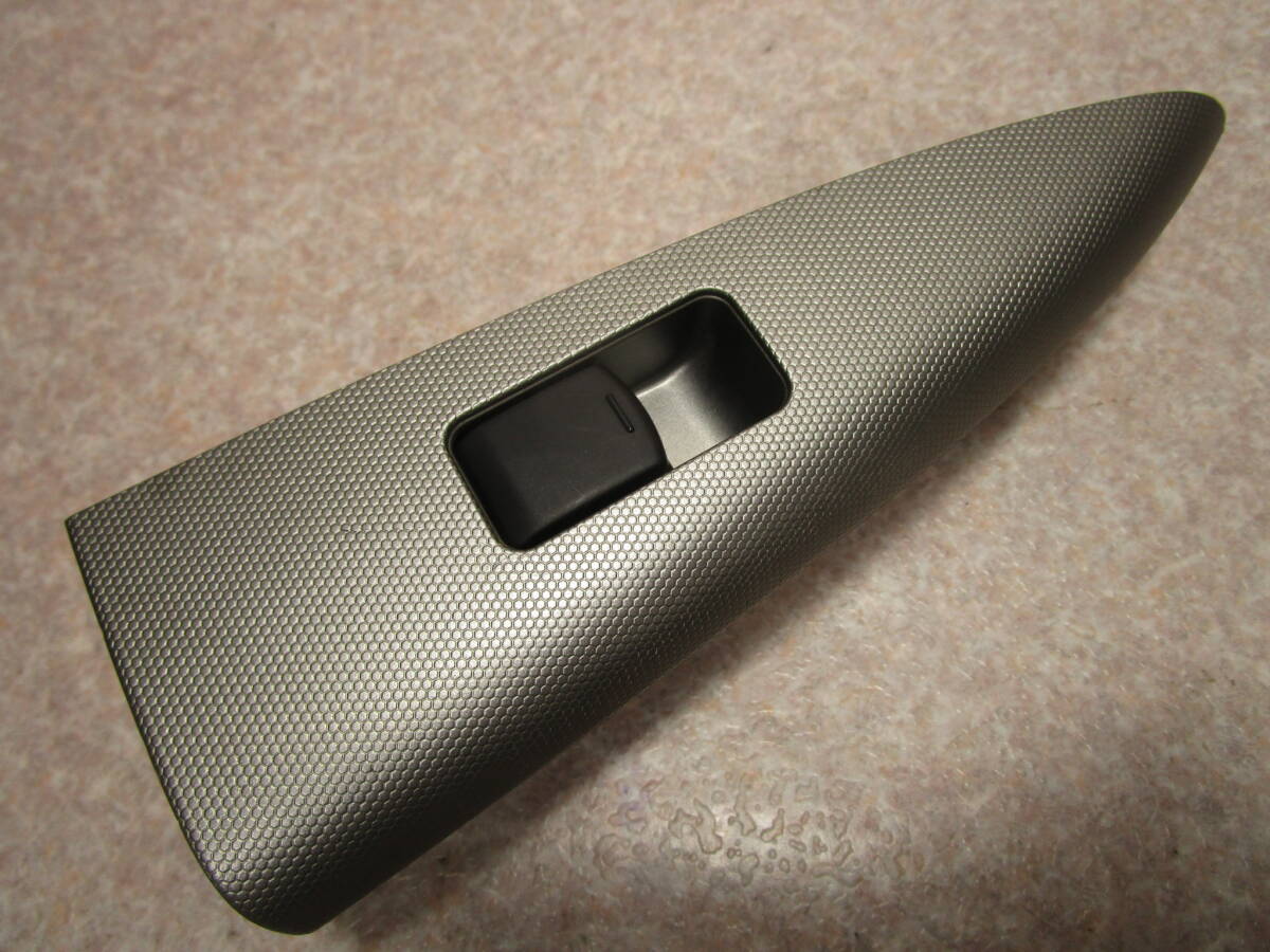 ノート E11 パワーウィンドウスイッチ リア 左 パネル 82961-1U605拍卖