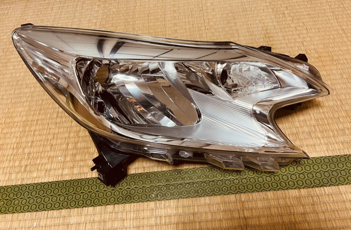 ノート 右ヘッドライト ICHIKOH 1868 ノート ヘッドライト 日産. T106拍卖