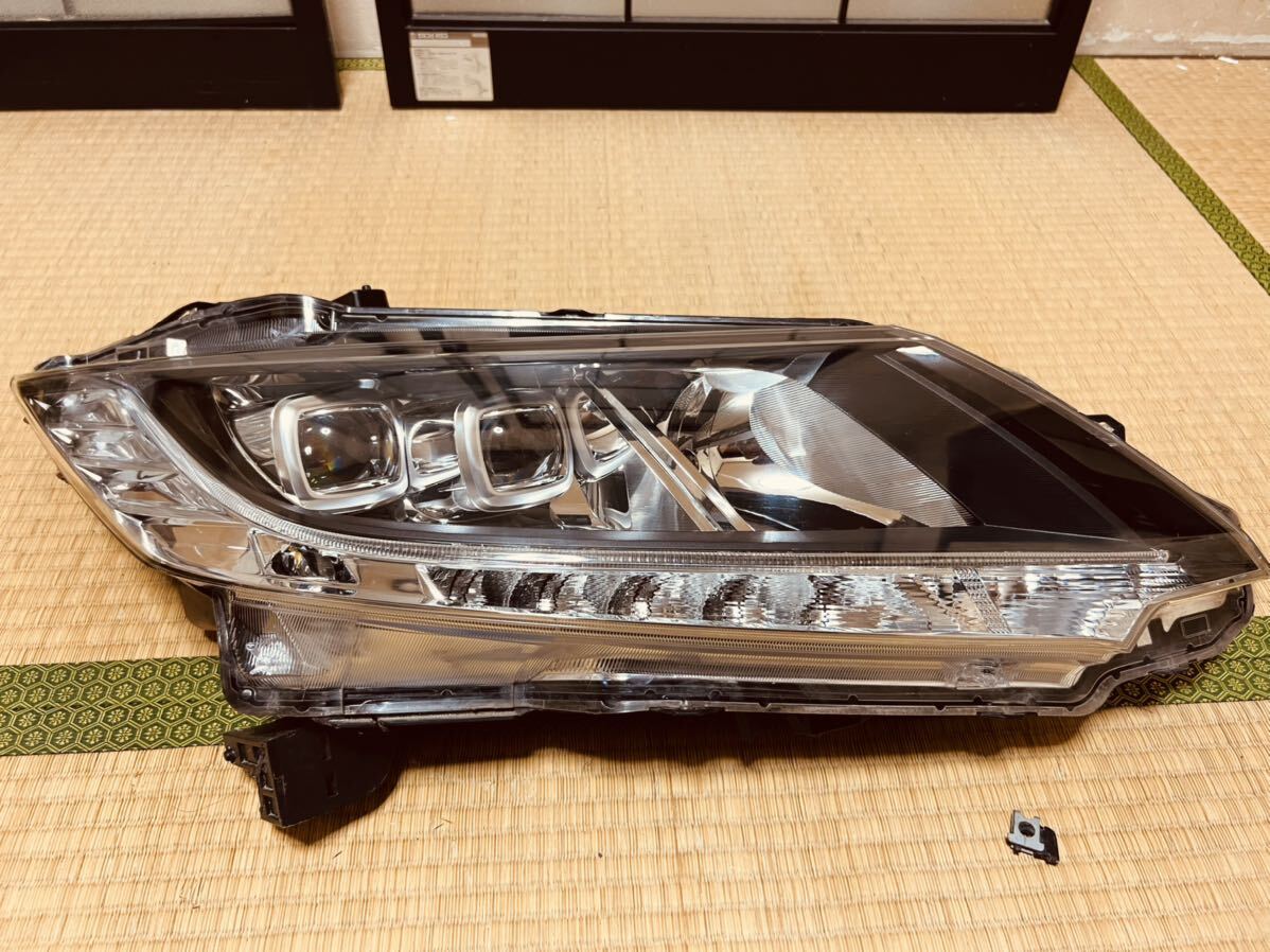 6JJ17 オデッセイ アブソルート RC1 RC4 KOITO 100-18076前期 純正 LED ヘッドライト 右KOITO 100-18076 右ヘッドライト拍卖