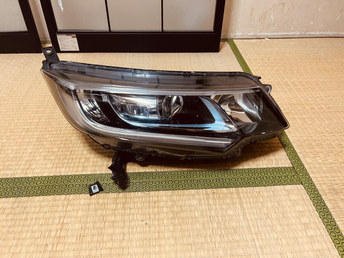 フリード GB5 GB6 純正 右ヘッドライト 右ライトAssy LED 33150-TDK-J52 W2172 /33109T5AJ012拍卖